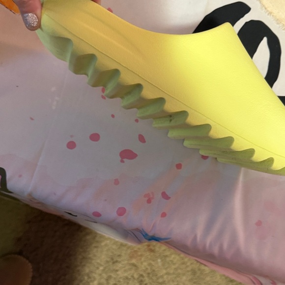 Adidas Yeezy Slide - Glow Green - US M 10 Excellent Condition No Box - Picture 8 of 8